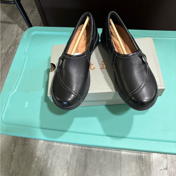Clarks Black Leather Loafers - Picture 1 of 5